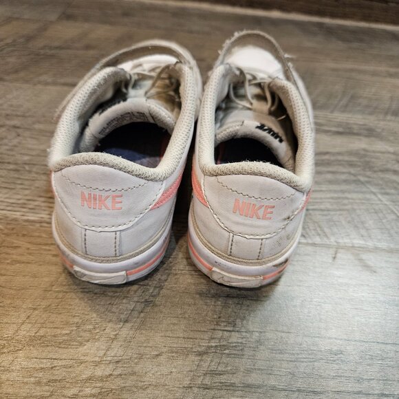 Girls Nike Shoes - Picture 3 of 4
